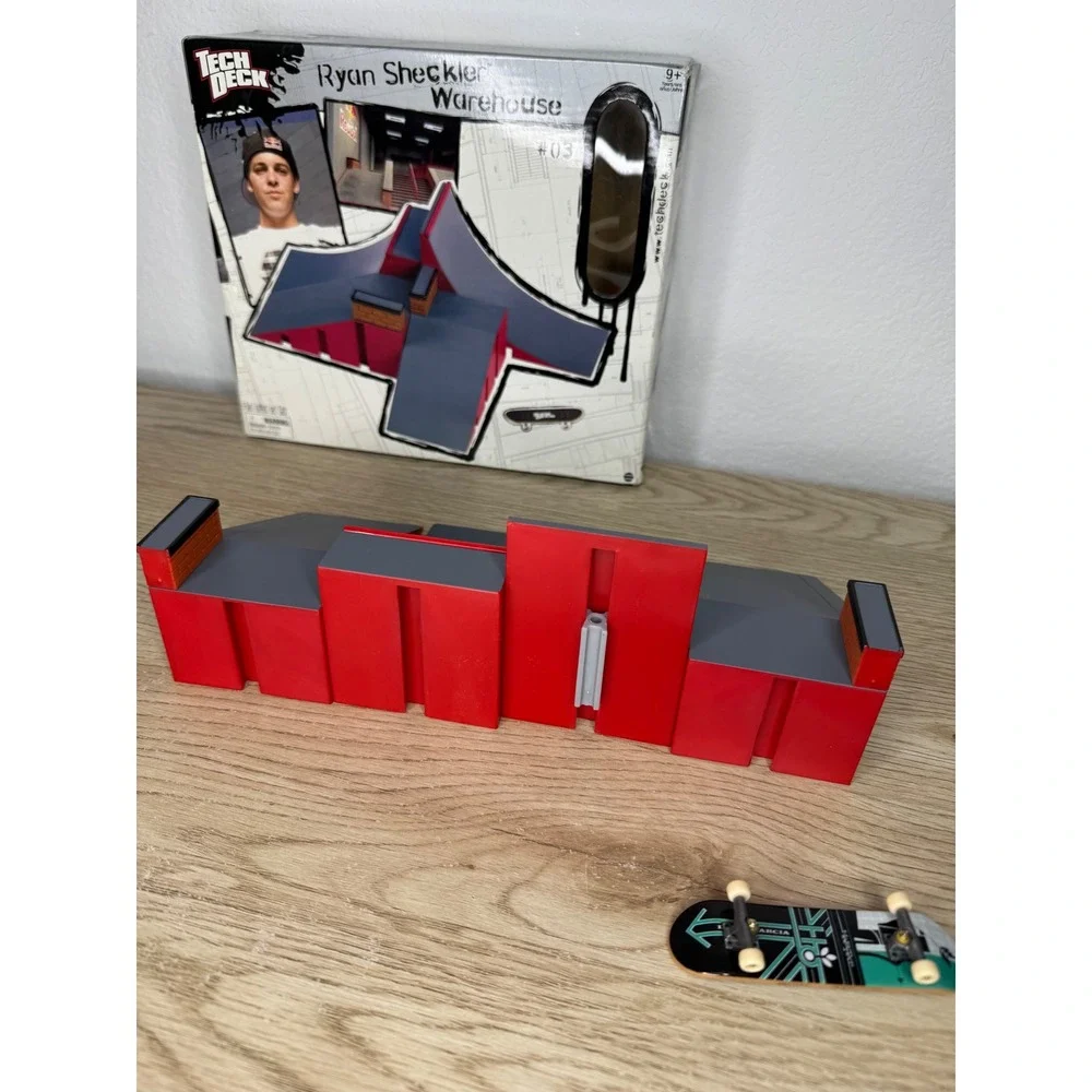 Tech Deck Ryan Sheckler Warehouse Play Set 03 Fingerboard Ramp Vintage 2009 Red